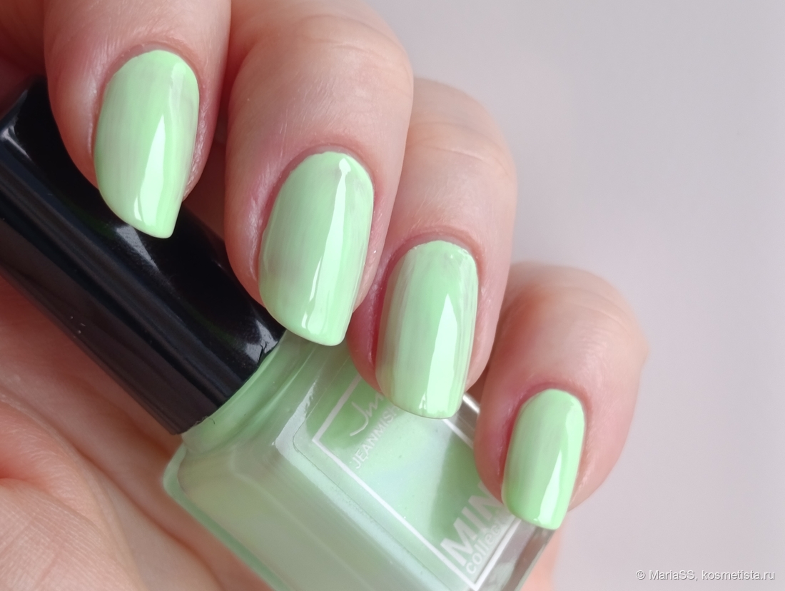 Два слоя лака.