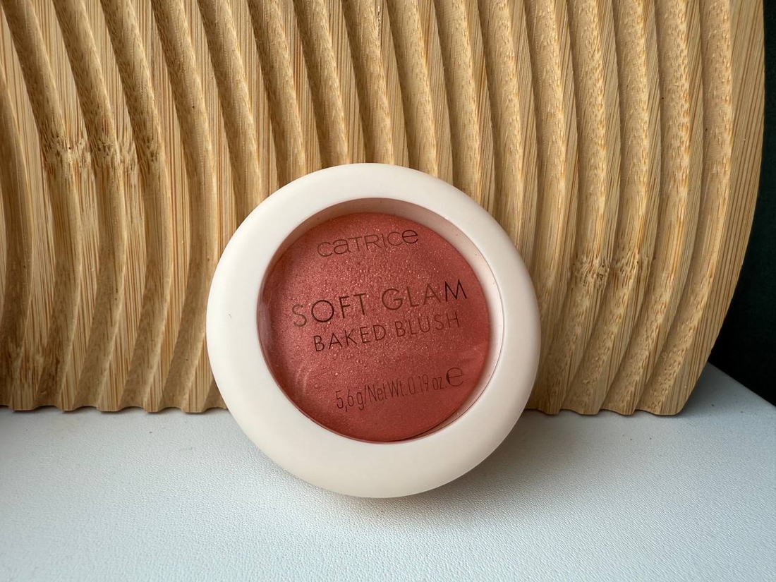 Румяна Soft Glam Baked Blush в оттенке 020 Peachy Breeze