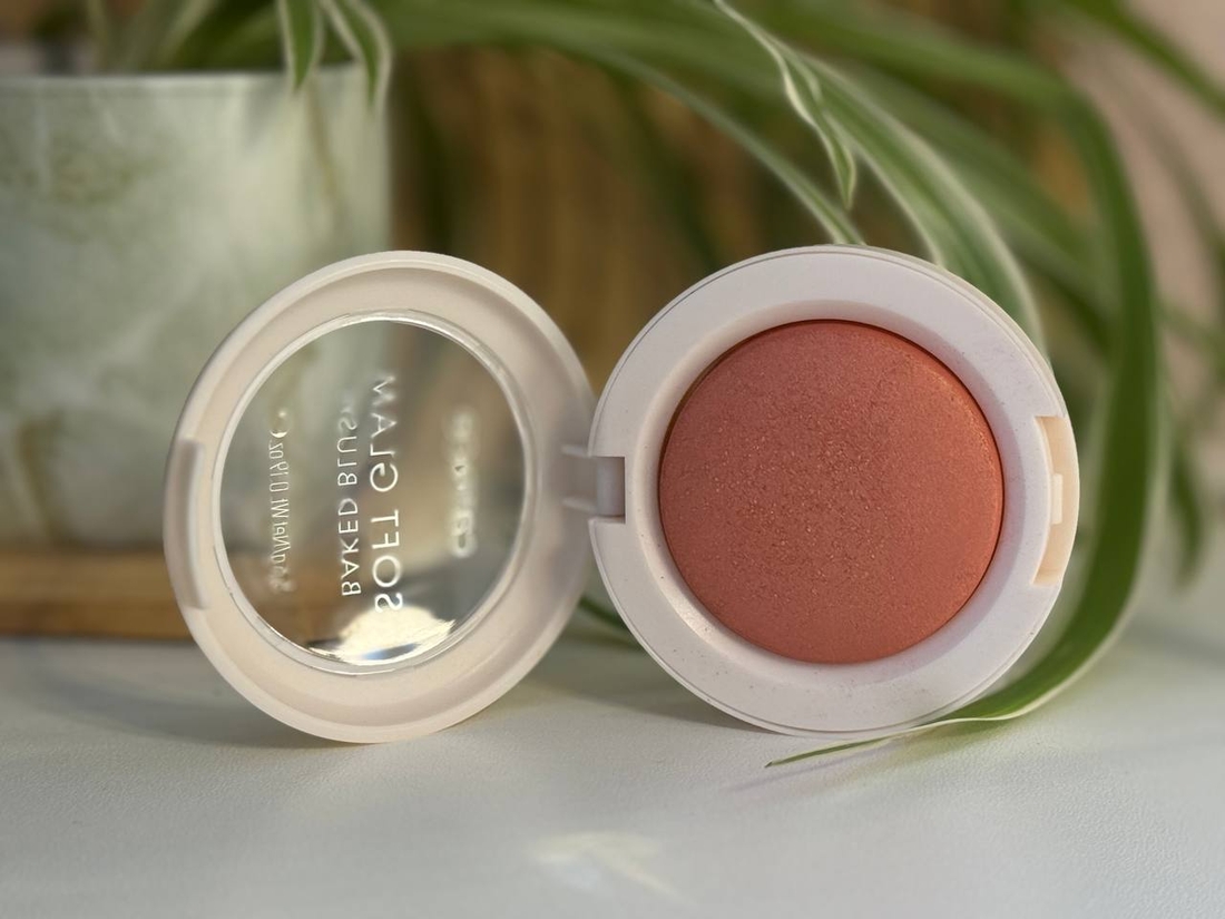 Румяна Soft Glam Baked Blush в оттенке 020 Peachy Breeze