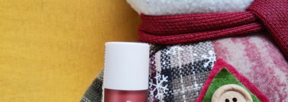 Плюшевые новинки от Catrice: Румяна Soft Embrace Liquid Shimmer в оттенке C01 Rosy Glow и мусс для губ Soft Embrace Pillow Matte Lip Mousse в оттенке C02 Dark Rosewood