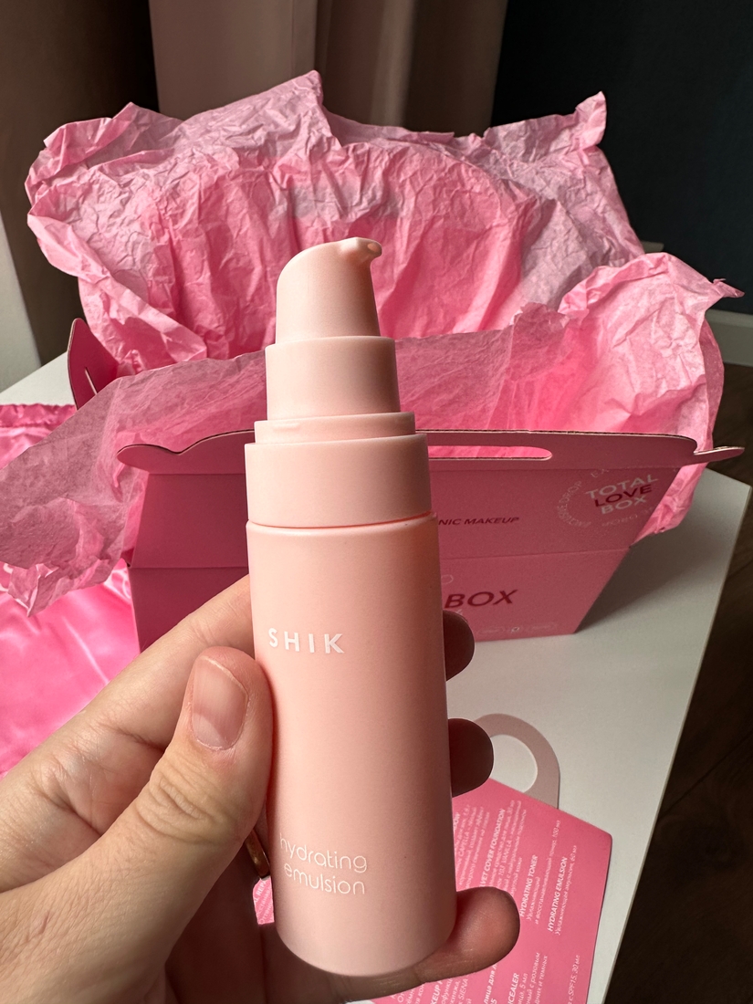 Дозатор удобный, дает средства столько, сколько нужно, не брызгает в разные стороны.