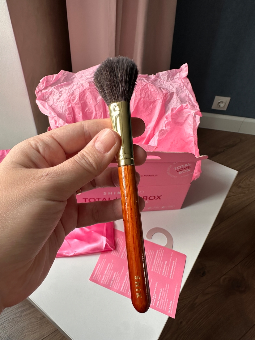 Для пудры у меня такая отдельная ооочегь мягкая кисть