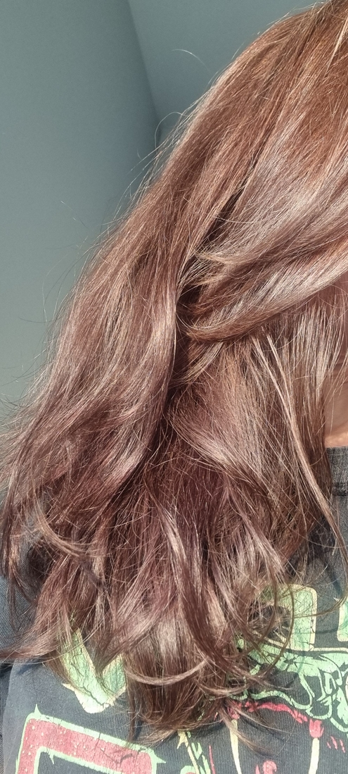 блеск присутствует даже с учетом того, что кончики еще немного влажные