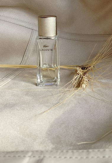 Нота: замша. Lacoste Pour Femme. Элегантность вне времени
