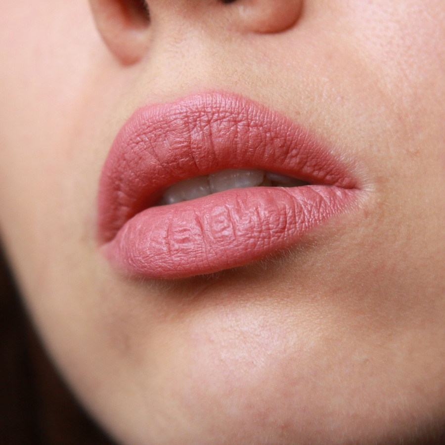 Видно губах при дневном освещении