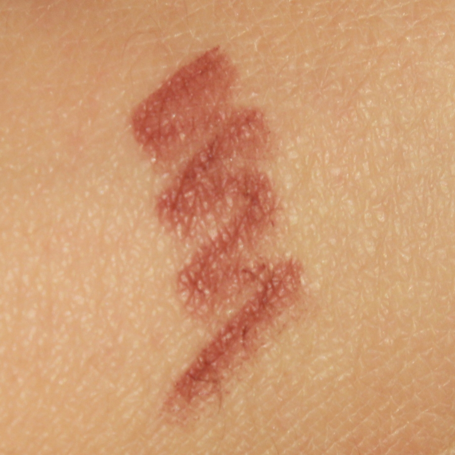 При комнатном освещении