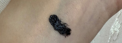 Один из фаворитов 2025 года - тушь Relouis Touché. Далеко не новинка, но теперь в формате термотуши. Оттенок 01 Black