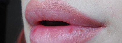 Стойкий гелевый механический карандаш Vitex Luxshow в оттенке 01 нюдово-бежевый