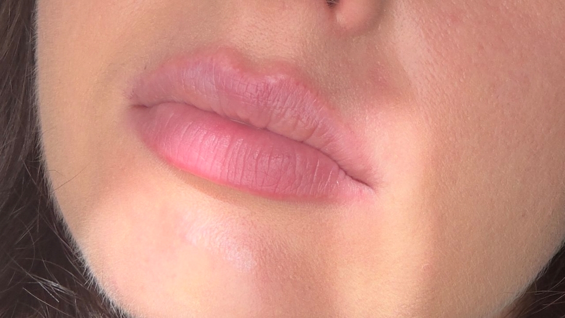 Губы без макияжа, сильной сухости у меня нет