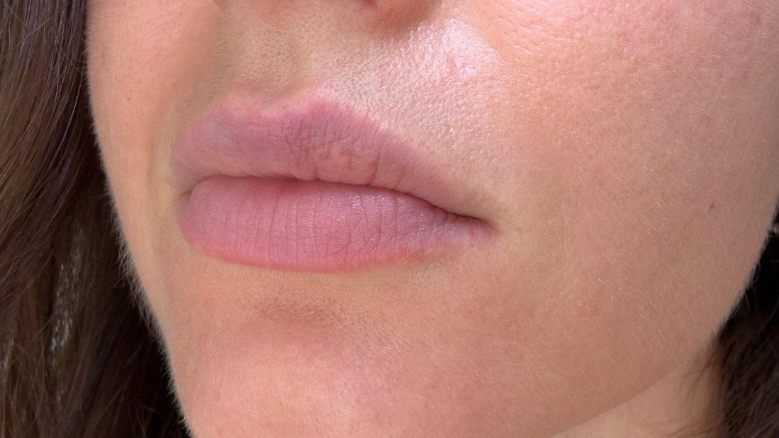Голые губы без всего: