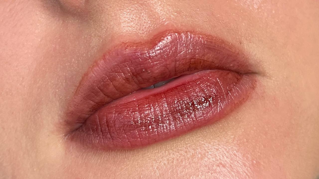 На этом этапе тинт лежит плохо, но это не важно