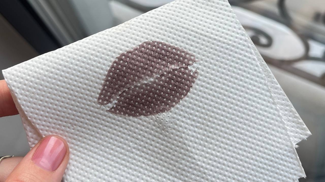 Какой это цвет? Серый, коричневый, черный?)