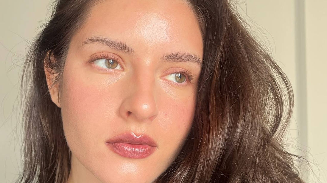 У окна, приглушенный дневной цвет