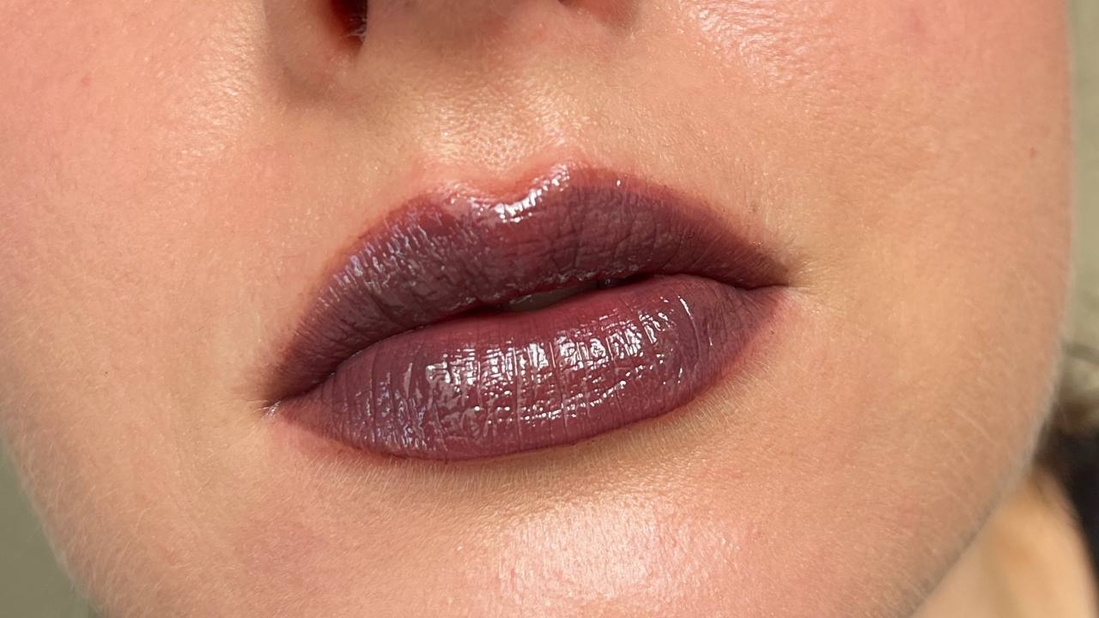 В макро кажется что цвет лег неравномерно, но в образе этого совершенно не видно.