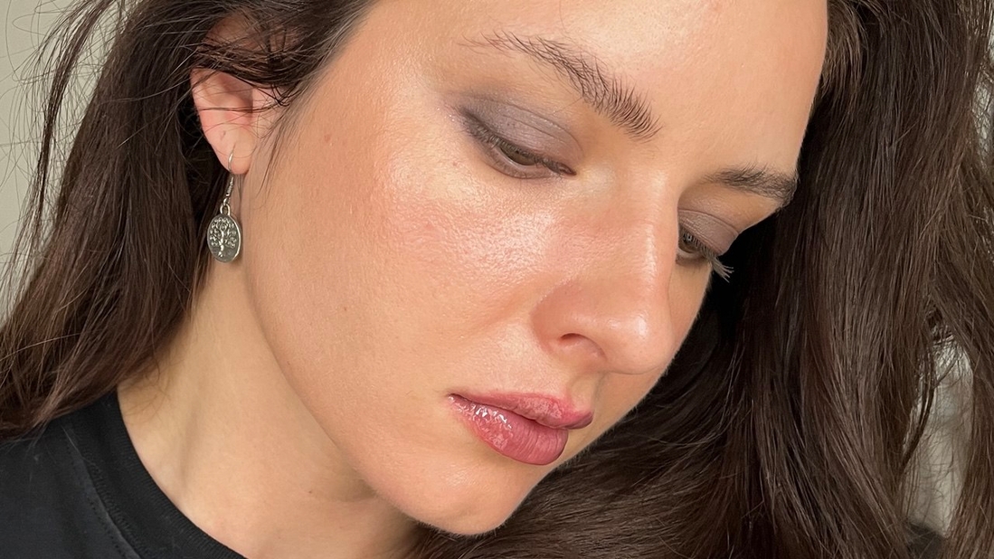 Здесь есть бронзер и немного рассыпчатой пудры