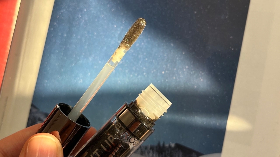 Стандартная лопатка для блесков Catrice