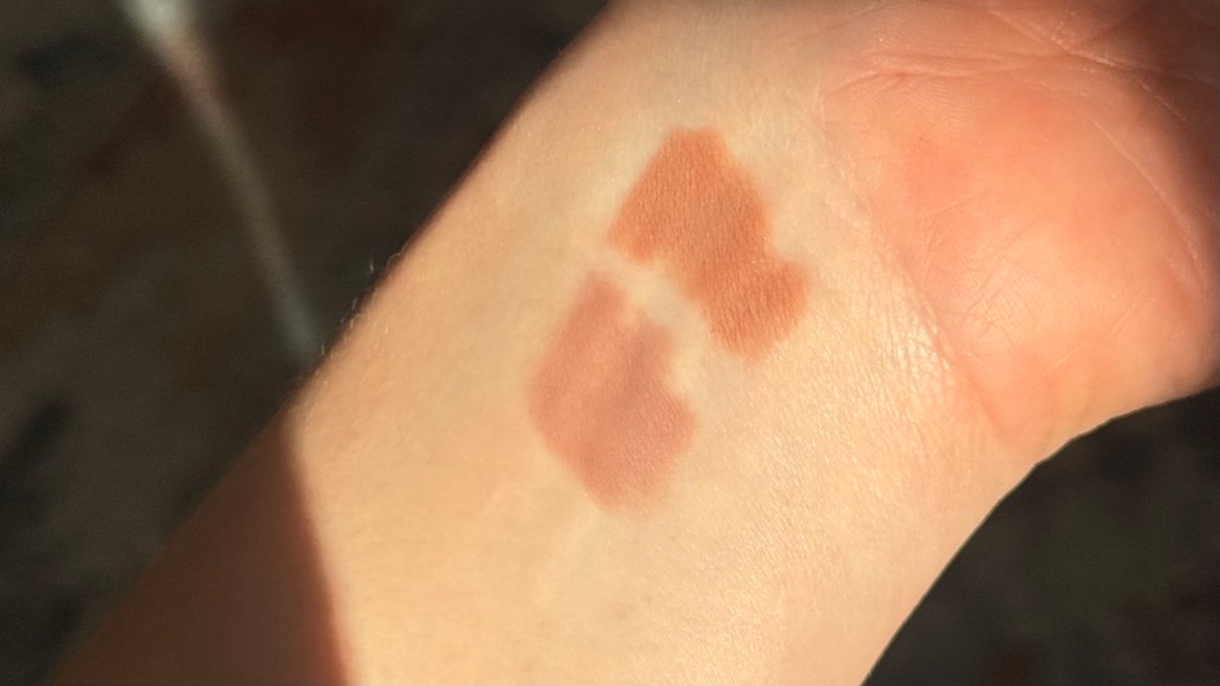 Внизу - Vivienne sabo, сверху Collistar, солнце