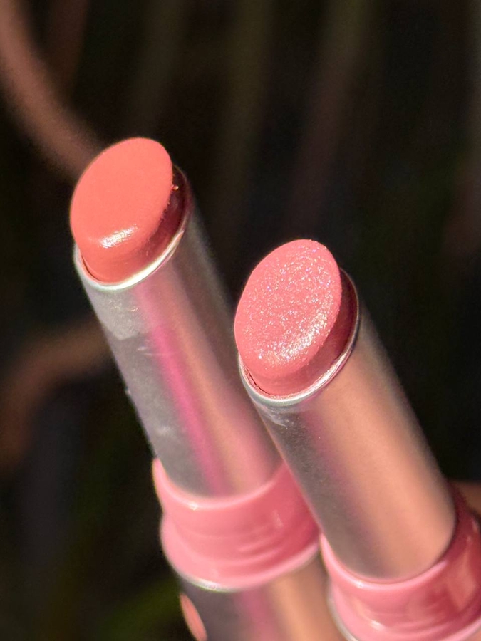 Здесь видно, что у 02 есть шиммер, а у 04 нет.