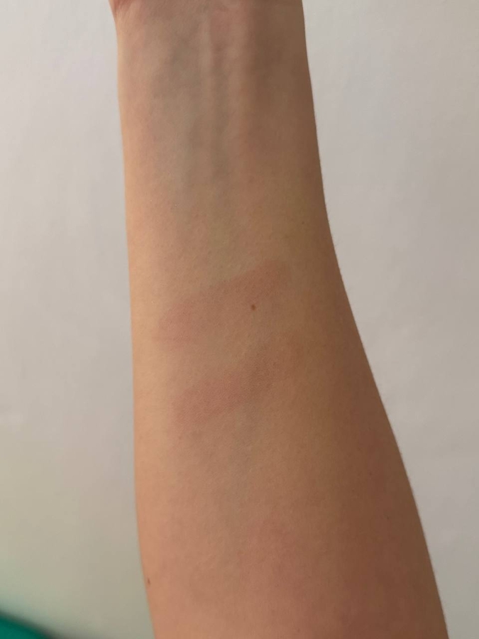 Тинт на руке после свотчей держался до конца дня.