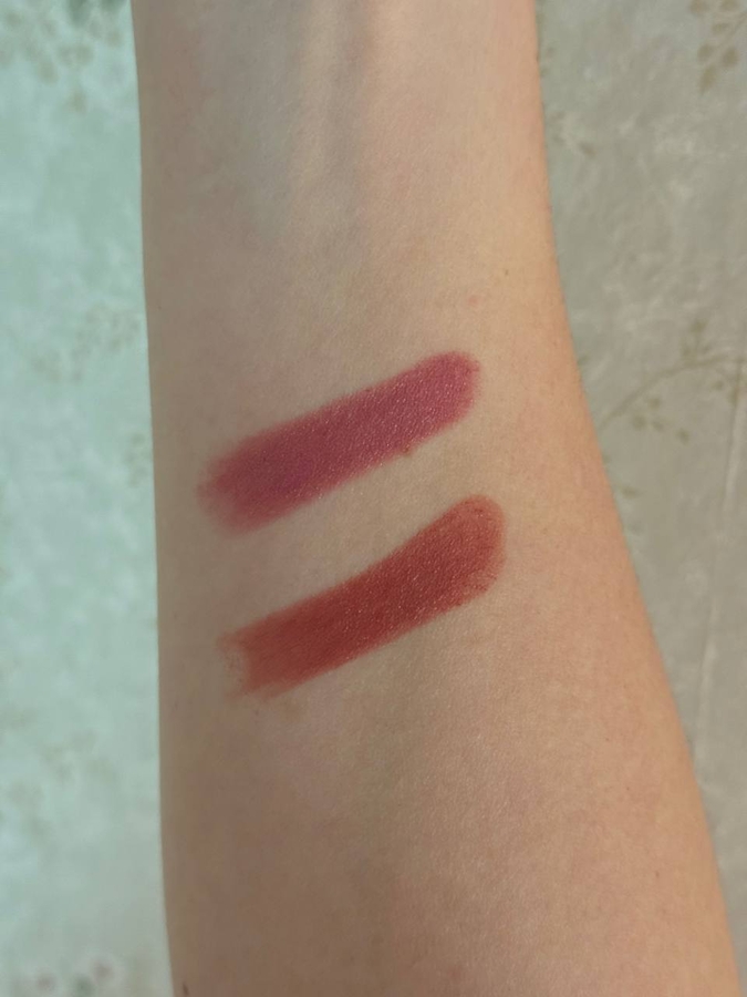 Свотчи в тени: сверху - 02, снизу - 04