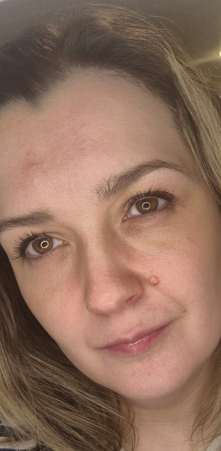 Рабочий день наложил отпечаток усталости)