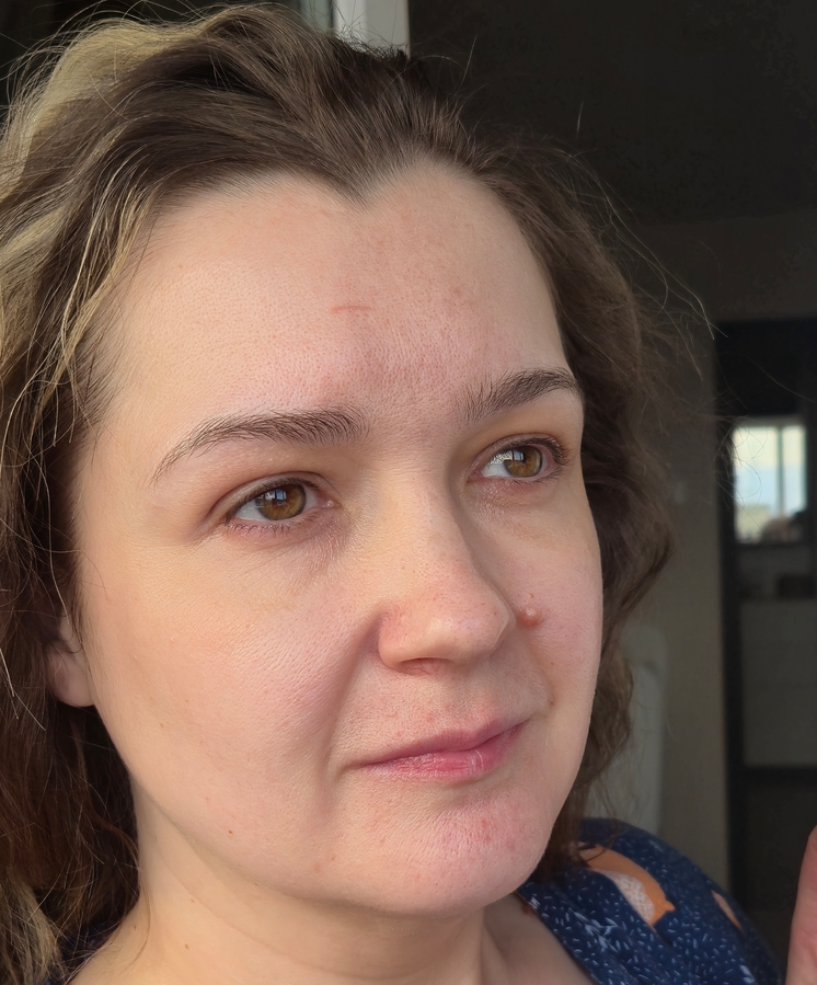 Здесь я нанесла уход после маски, тональника нет