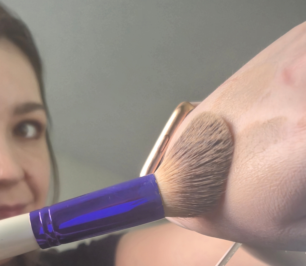 Кисть использую ту же,что и для тональника.