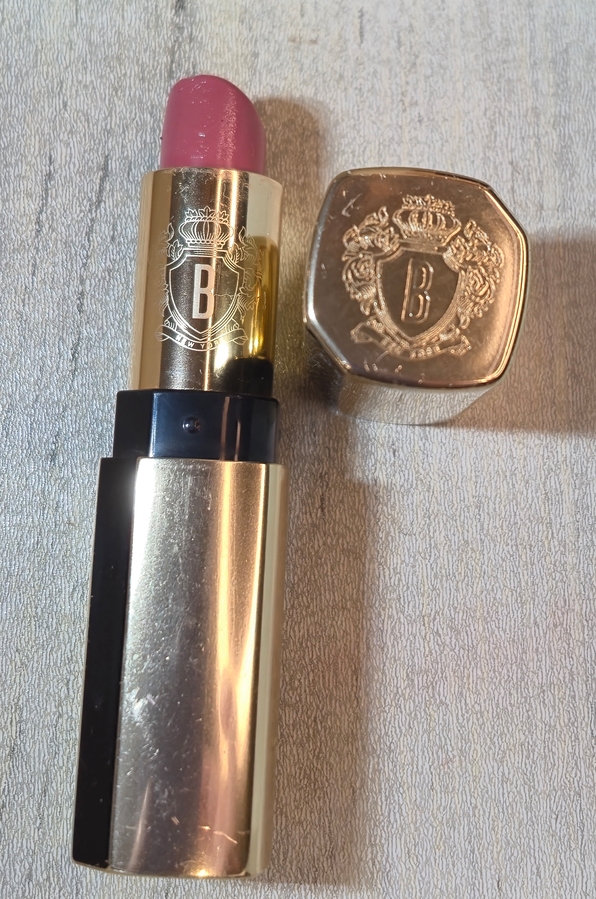 Я честно пыталась сделать красивые ракурсы,но честнее все же оставить как есть