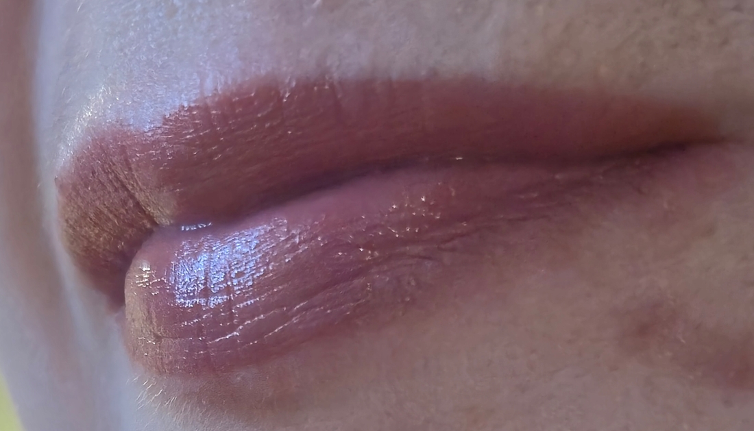 Свотчи в искуственном свете