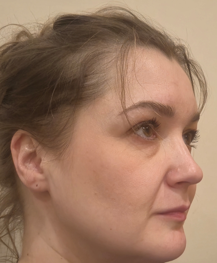 Как обычно,в течение дня ради эксперимента не пользуюсь ни компактной пудрой,ни матирующими салфетками. Все хорошо.