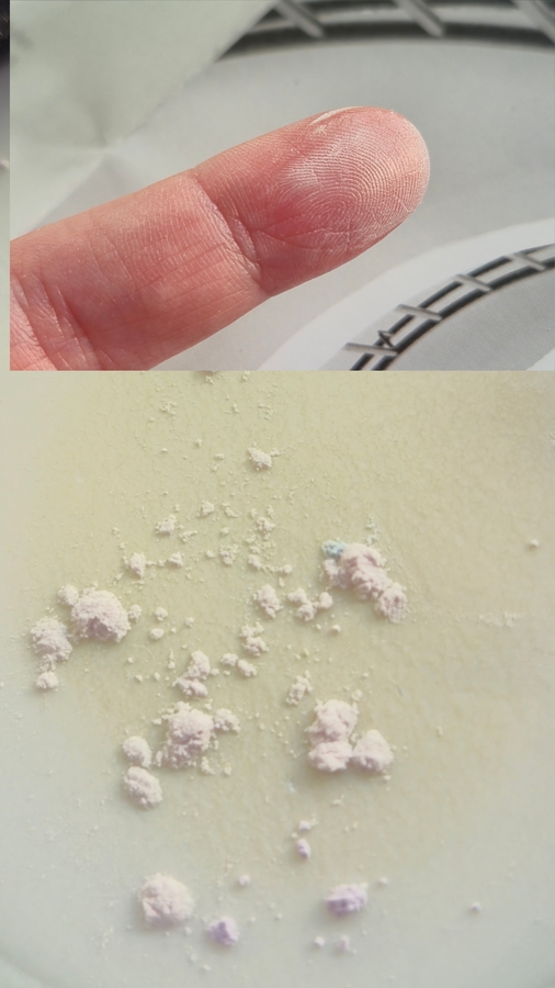 Розовый цвет делает лицо более отдохнувшим, сияющим изнутри