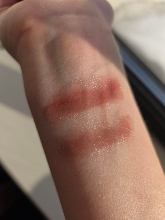 нанесла в один и два слоя