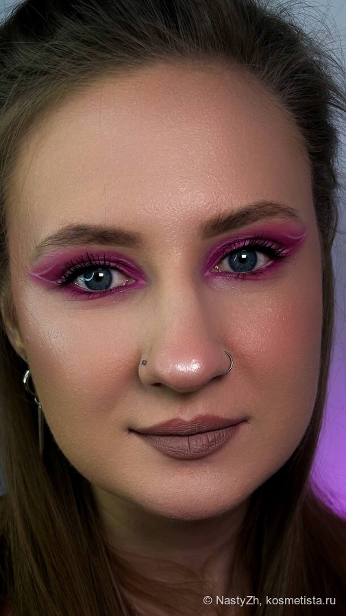 Тинт использован в качестве румян, нанесен в один слой