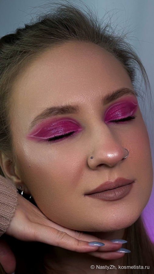 Тинт использован в качестве румян, нанесен в один слой