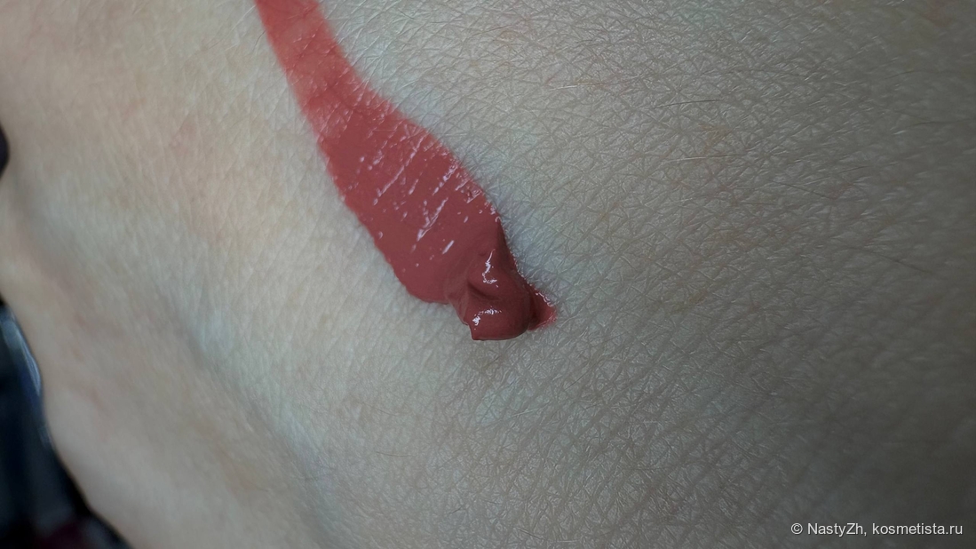 Свотч продукта при искусственном освещении.