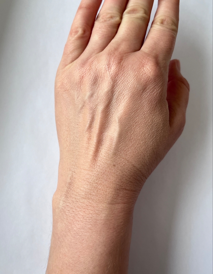 Как видите, подсвечивающая кожа и эффект блюра присутствует