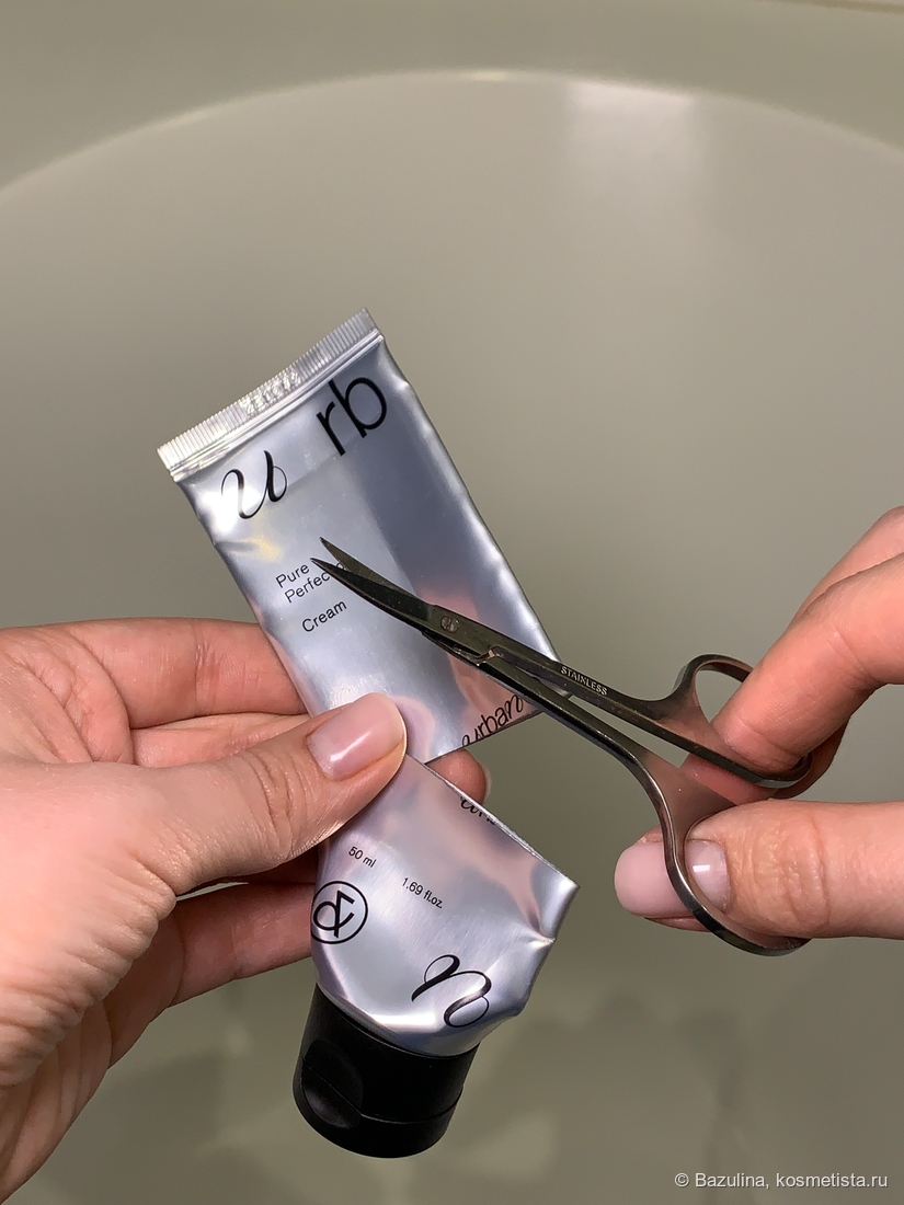 Крем, который очень нравится, всегда использую до последней капли. Вот так разрезаю тубу и достаю остатки. Вы так делаете?