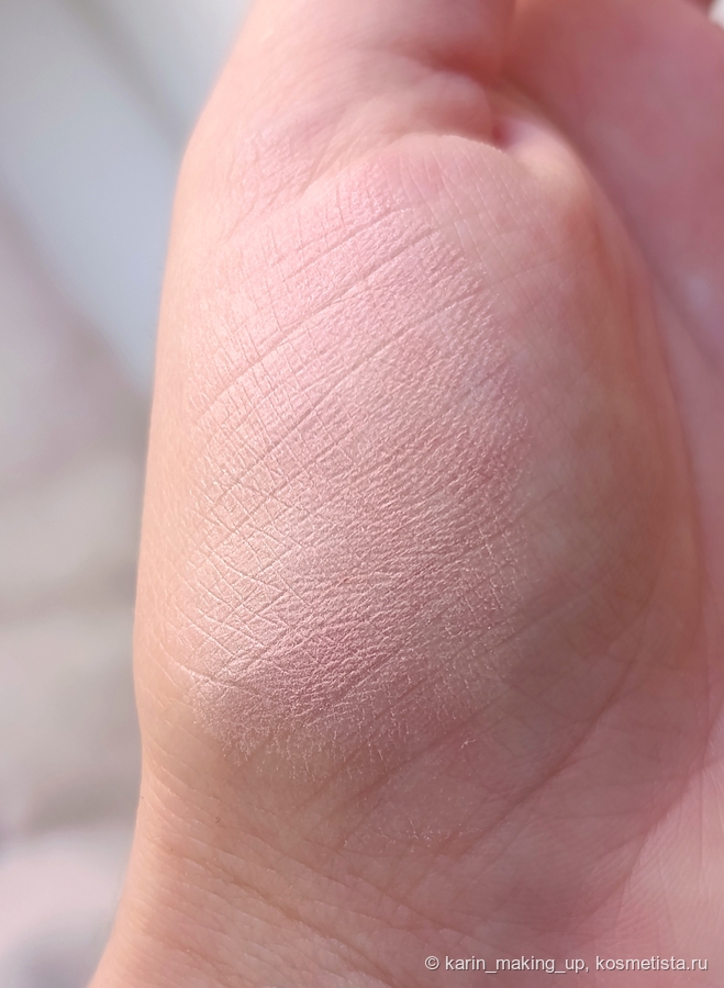 Свотч румян в дневном освещении