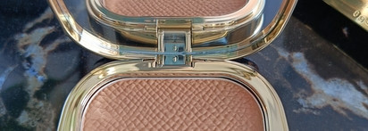 Бронзер, который делает лицо моложе. Dolce & Gabbana Lasting bronzer & eyeshadow powder. 02 Light medium
