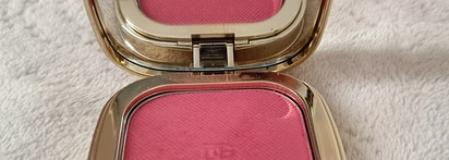 Dolce & Gabbana Lasting blush & Eyeshadow powder 04 Cheerful pink - самые естественные румяна в моей коллекции