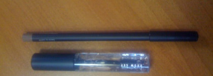 Косметичка лета с серо-зелеными глазами и сейчас светлой блондинки с соломенным отливом