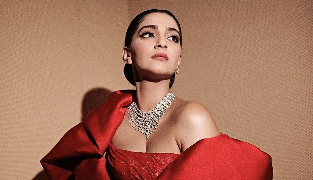 Индийская актриса Сонам Капур на кинофестивале в Саудовской Аравии в декабре 2022